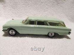 1961 Ford Country Squire Station Wagon Plastic Model Promotional Car 1/24