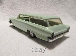1961 Ford Country Squire Station Wagon Plastic Model Promotional Car 1/24