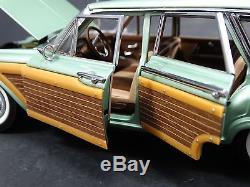Franklin Mint 1961 Ford Country Squire Station Wagon 124 Die Cast Model Car