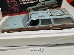 Greenlight 1979 Ford LTD Country Squire Terminator 2 Model 118 Scale Diecast