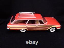 MODEL CAR GROUP Minicar 1/18 Ford Country Squire 1960 Red Wood Used