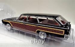 Model Car Group 1/18 Ford Country Squire 1960 1964 Black/Sidewood Panel Resin