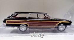 Model Car Group 1/18 Ford Country Squire 1960 1964 Black/Sidewood Panel Resin