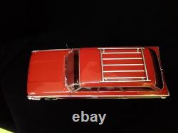 Model Car Group Ford Country Squire 1960 Red / Wood 1/18 Scale