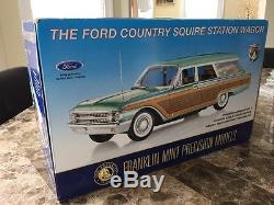 RARE Franklin Mint 1961 Ford Country Squire Station Wagon 124 Die Cast Sealed